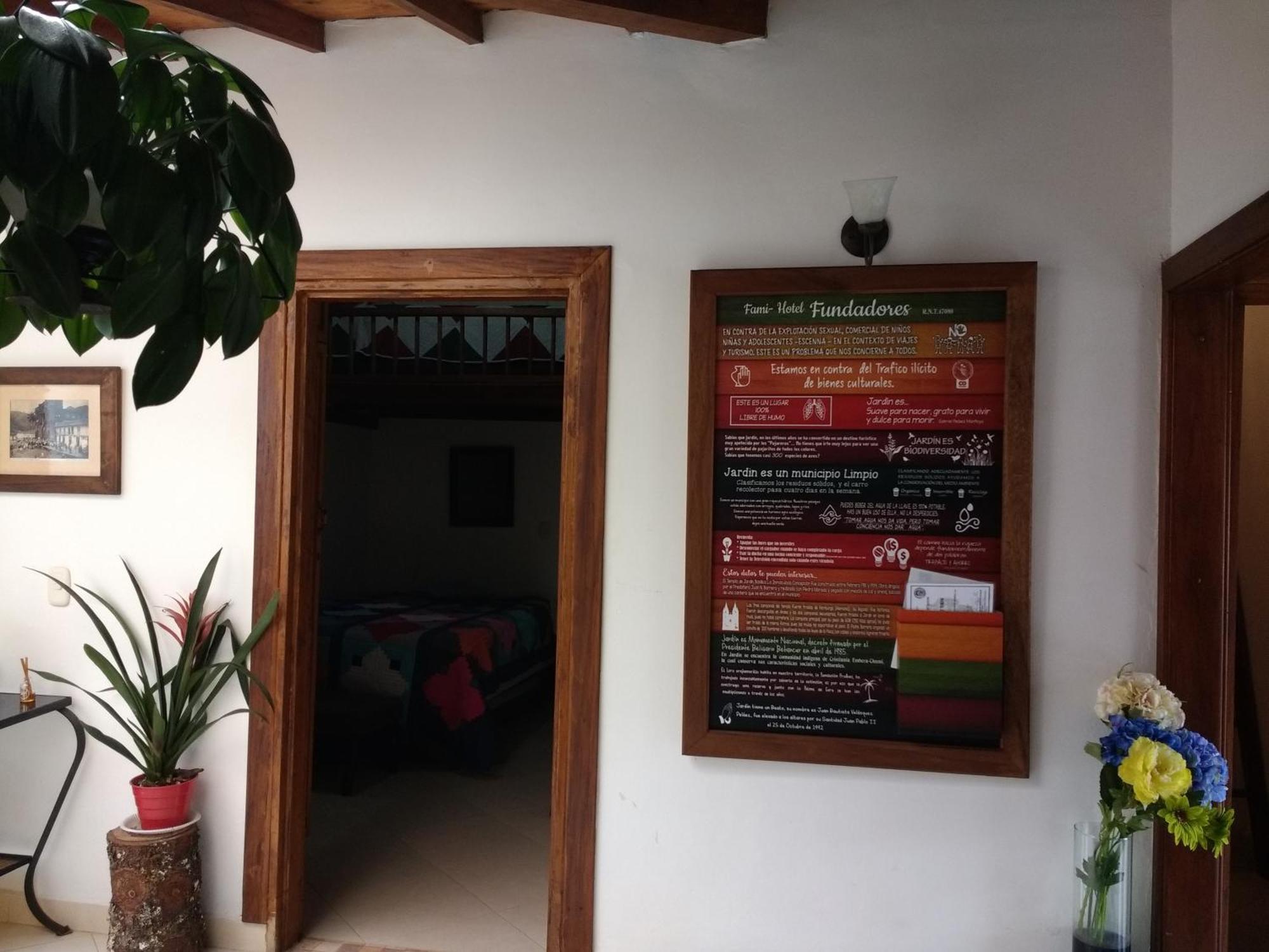 Hostal Famihotel Fundadores Хардін Екстер'єр фото